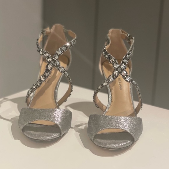 Dark Silver Antonio Melani Jamme Heels size 7 - Picture 3 of 11